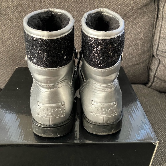 GBG BY GUESS silver/blk glitter boot - Picture 6 of 7